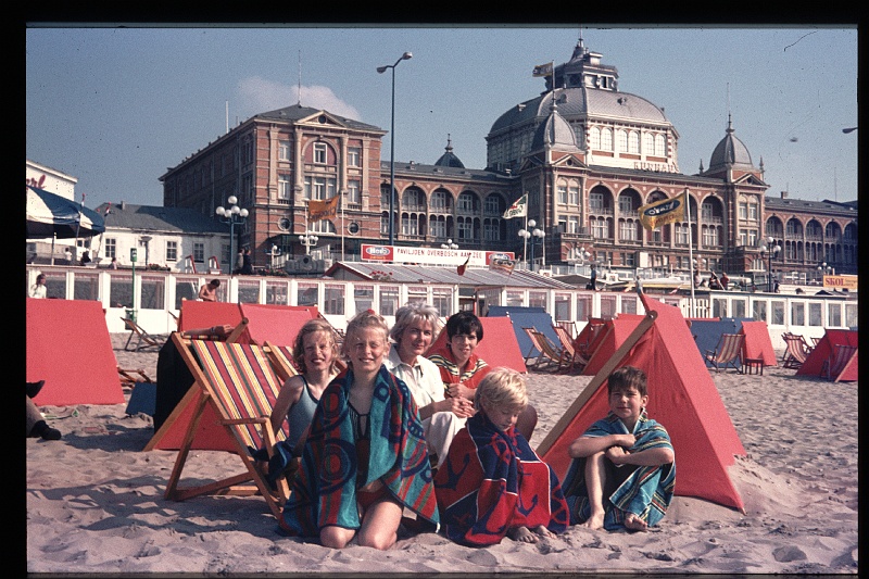 27.Scheveningen jun 1972 Lise,Martin,Erik,Brigitte,Marion,Pet.JPG